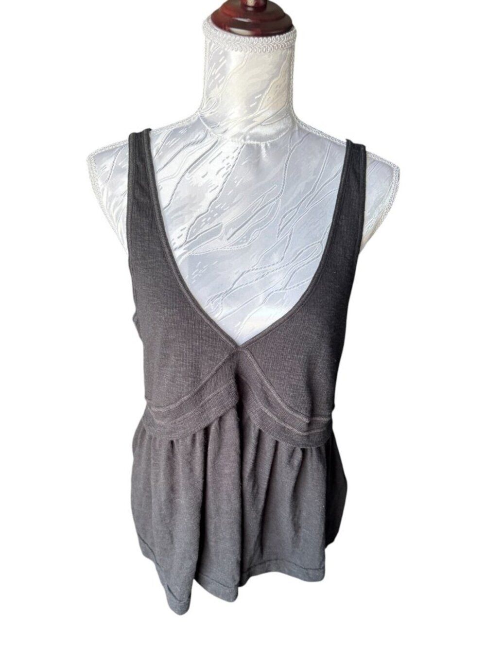 Free people Size Medium  Sleeveless Tank Top with Twist Front